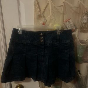 I am selling a brand new Blue Jean jacket. The brand is No Boundaries.